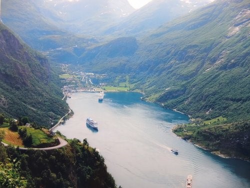 Путешествие в Норвегию на своём авто. Маршрут для автопутешествия по Норвегии. Особенности норвежских автотрасс. Кемпинги в Норвегии. Выбор сотового оператора для Норвегии