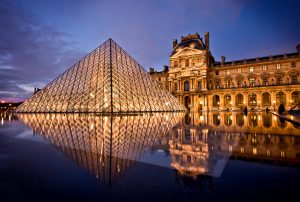самым знаменитым музеем Франции является Лувр