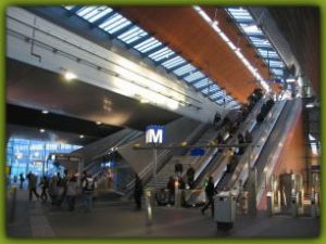 обозначение метро в амстердаме