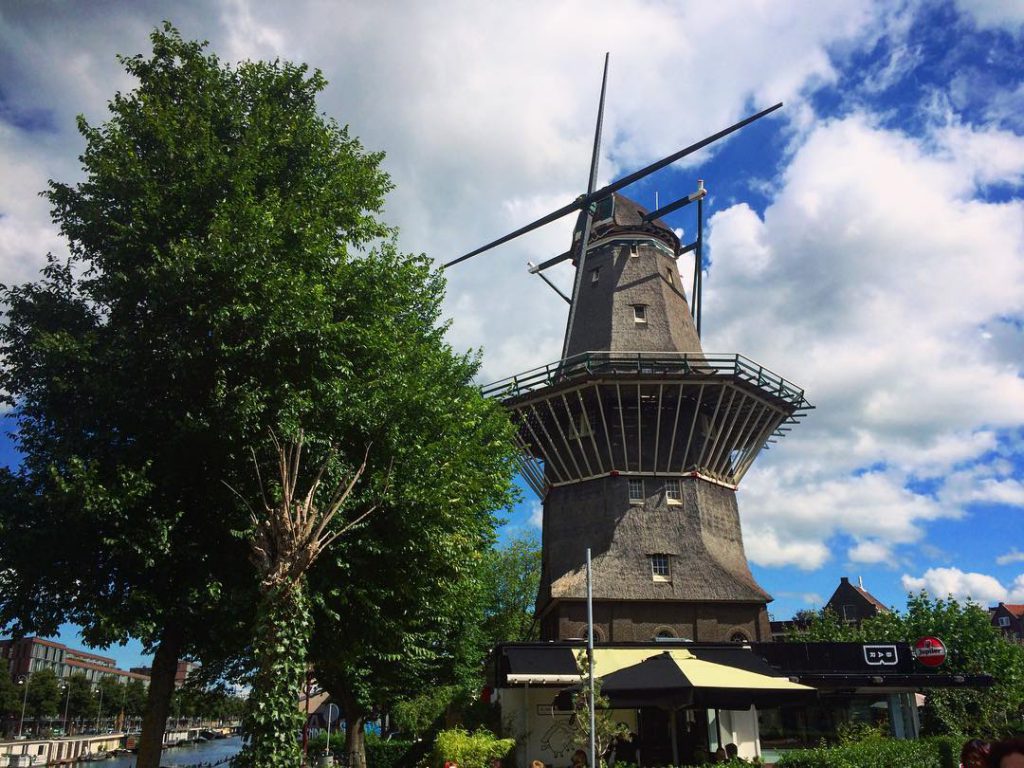 покупайте специальный проездной и экономьте на транспорте