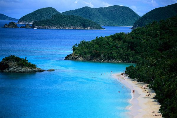 Почему многие туристы зимуют на Филиппинах?