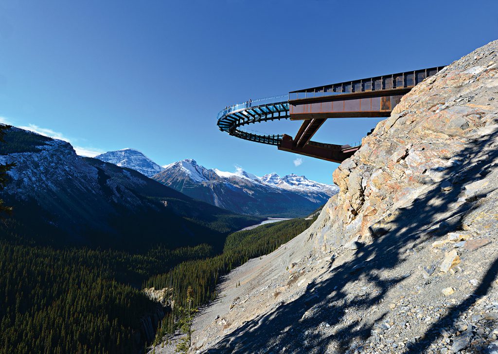 на смотровой площадке Glacier Skywalk