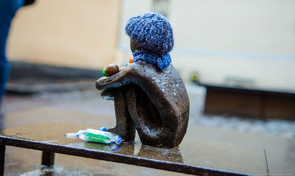 Мальчик который глядит на Луну Швеция