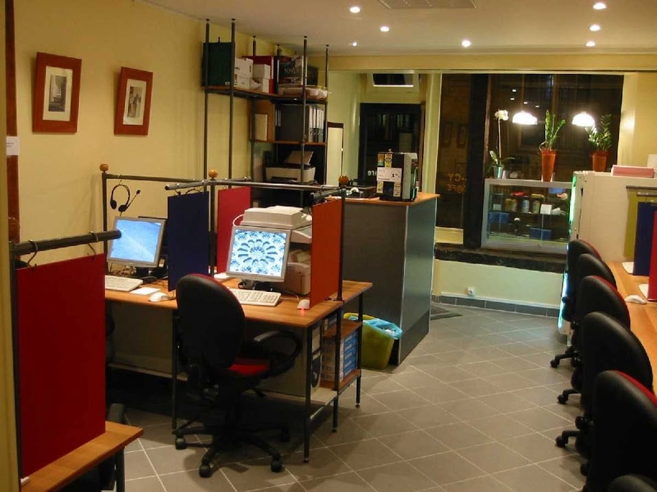 Internet Cafe in Paris