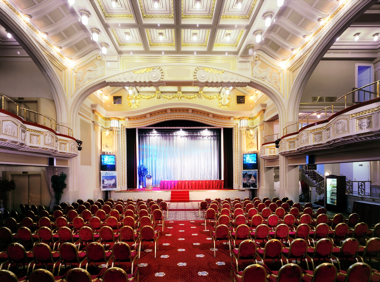 Ambassador Zlata Husa отели в Праге