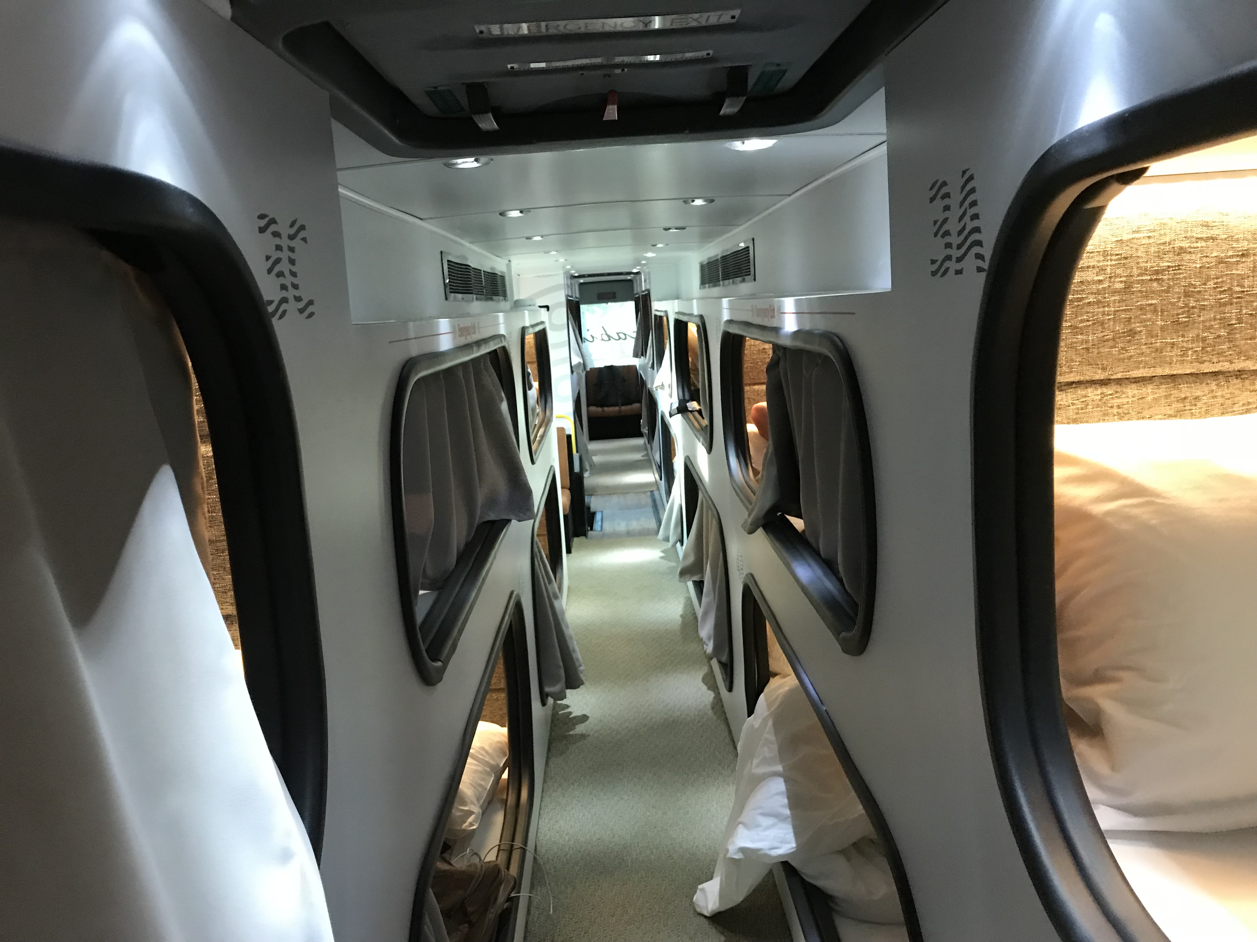 «Отели на колесах» - автобусы нового поколения в США