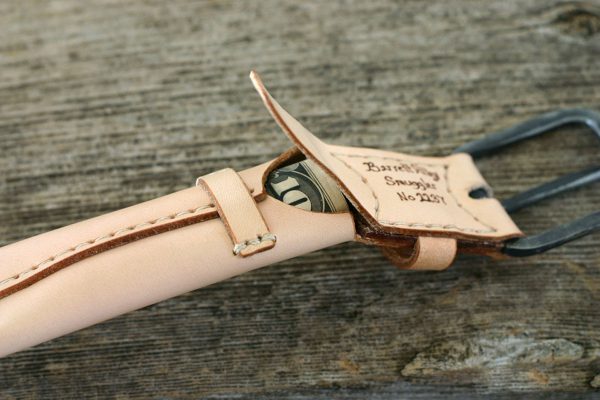 Как надежно спрятать деньги во время отдыха за границей?