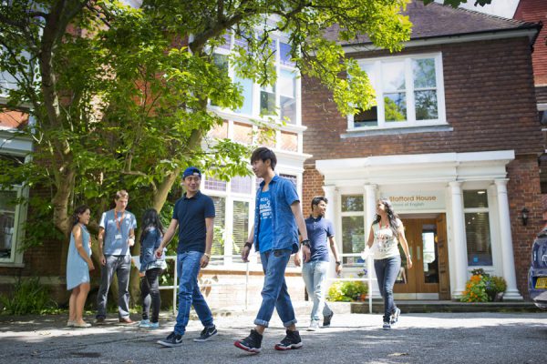 Языковые курсы в Кентербери (Британия) и отзыв о сим-карте THREE