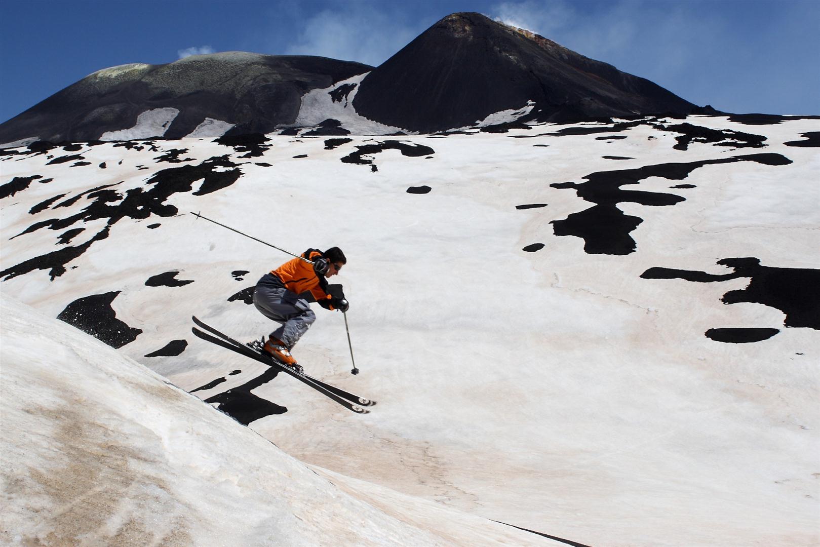 зимние развлечения для туристов, на лыжах с Этны Сицилия