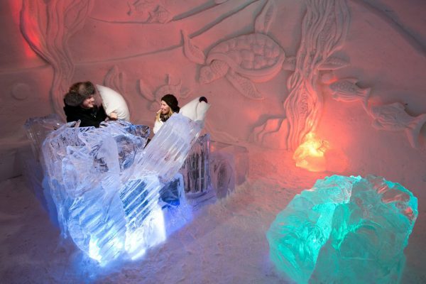 Зимой нескучно: необычные развлечения для туристов за границей