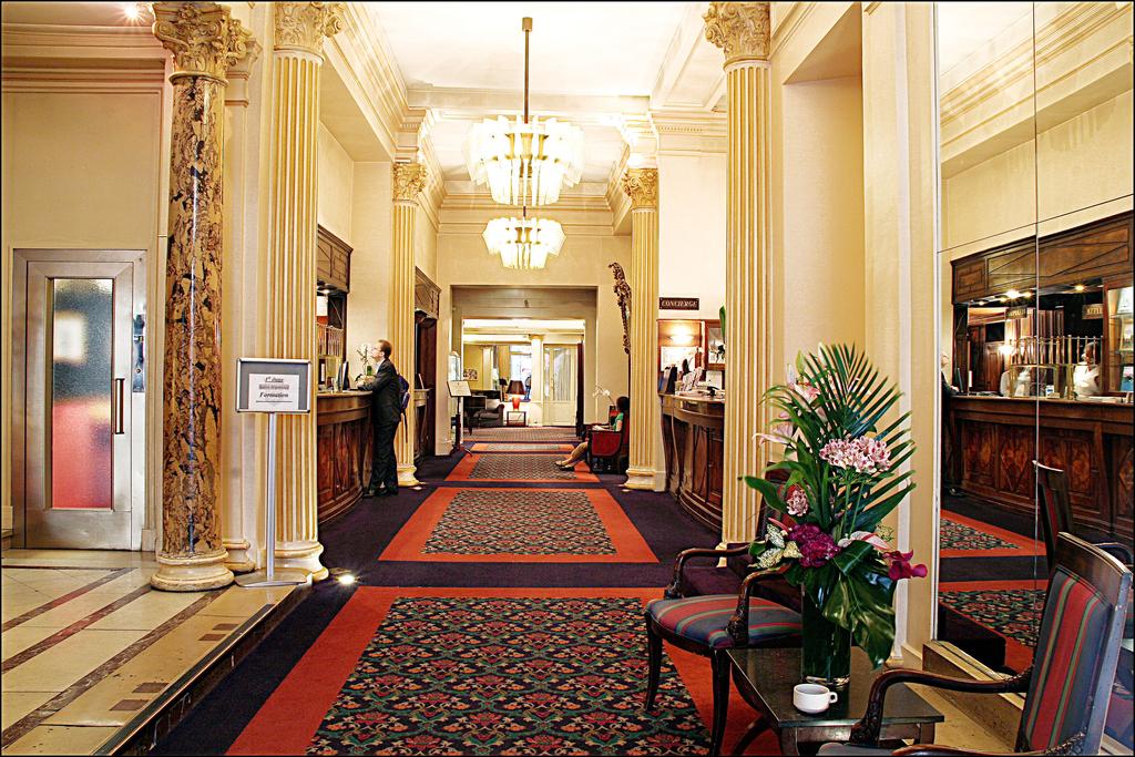 нармони хотел, поездка в Париж