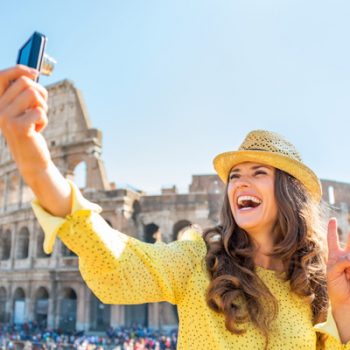 Почему в путешествие лучше взять с собой смартфон, а не камеру?