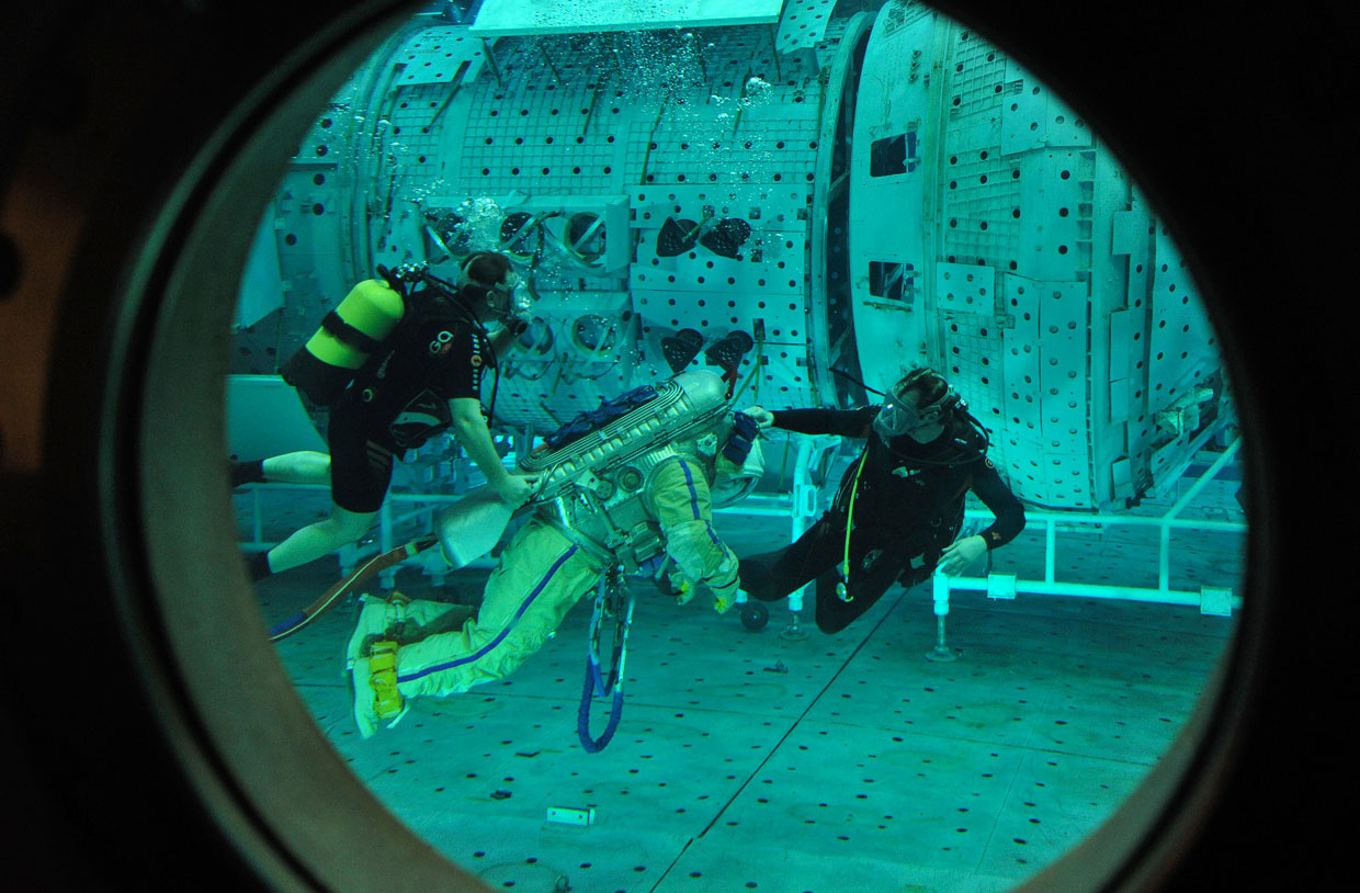 Интересный досуг для любителей космоса и тариф для экономии в роуминге в разных странах мира