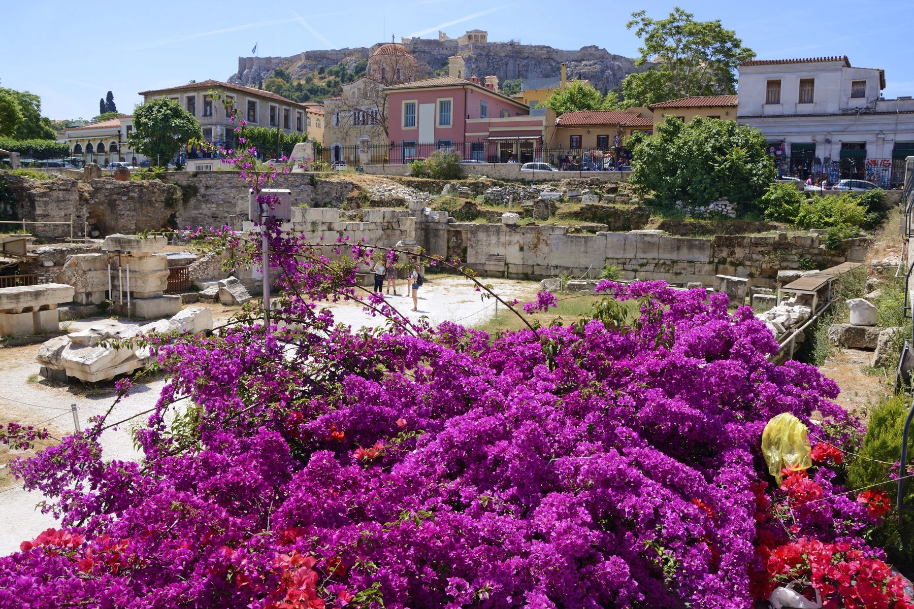 Греция в мае: что интересного и как сэкономить туристу на Интернете?