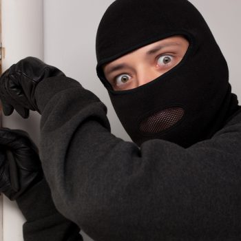 Как не остаться без ценных вещей в отпуске: советы туристам