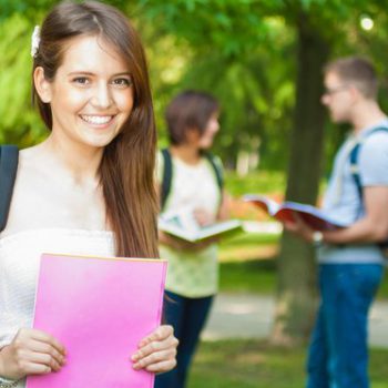 Летние каникулы с пользой: куда отправить ребёнка на языковые курсы?