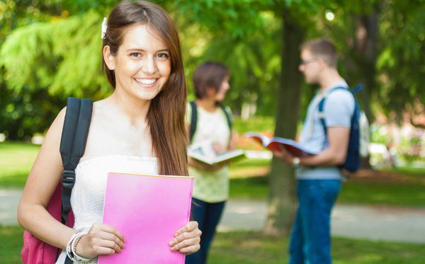 Летние каникулы с пользой: куда отправить ребёнка на языковые курсы?