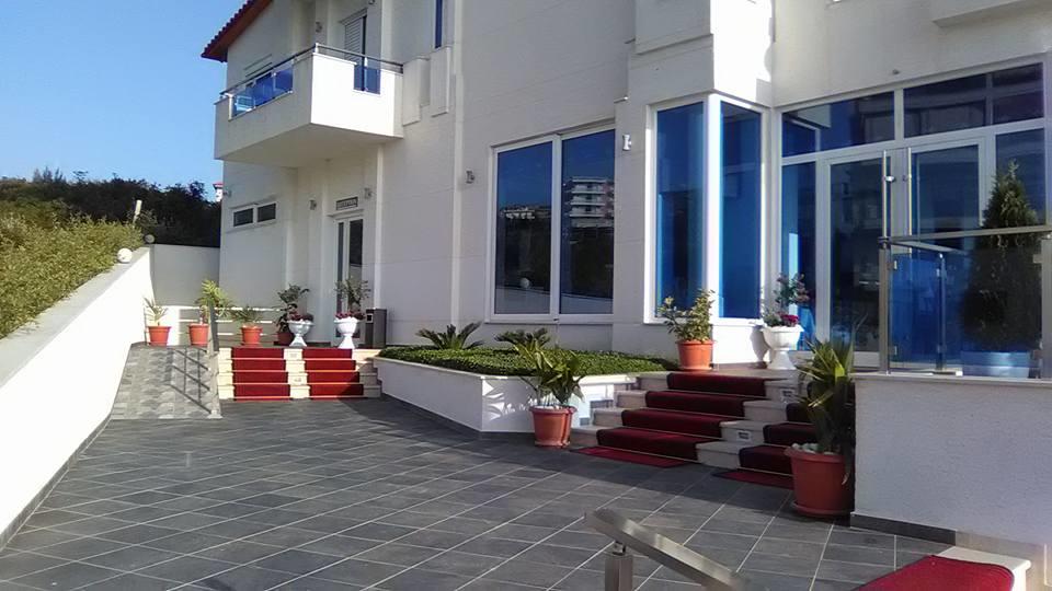 Албания отель Алер Холидей Инн