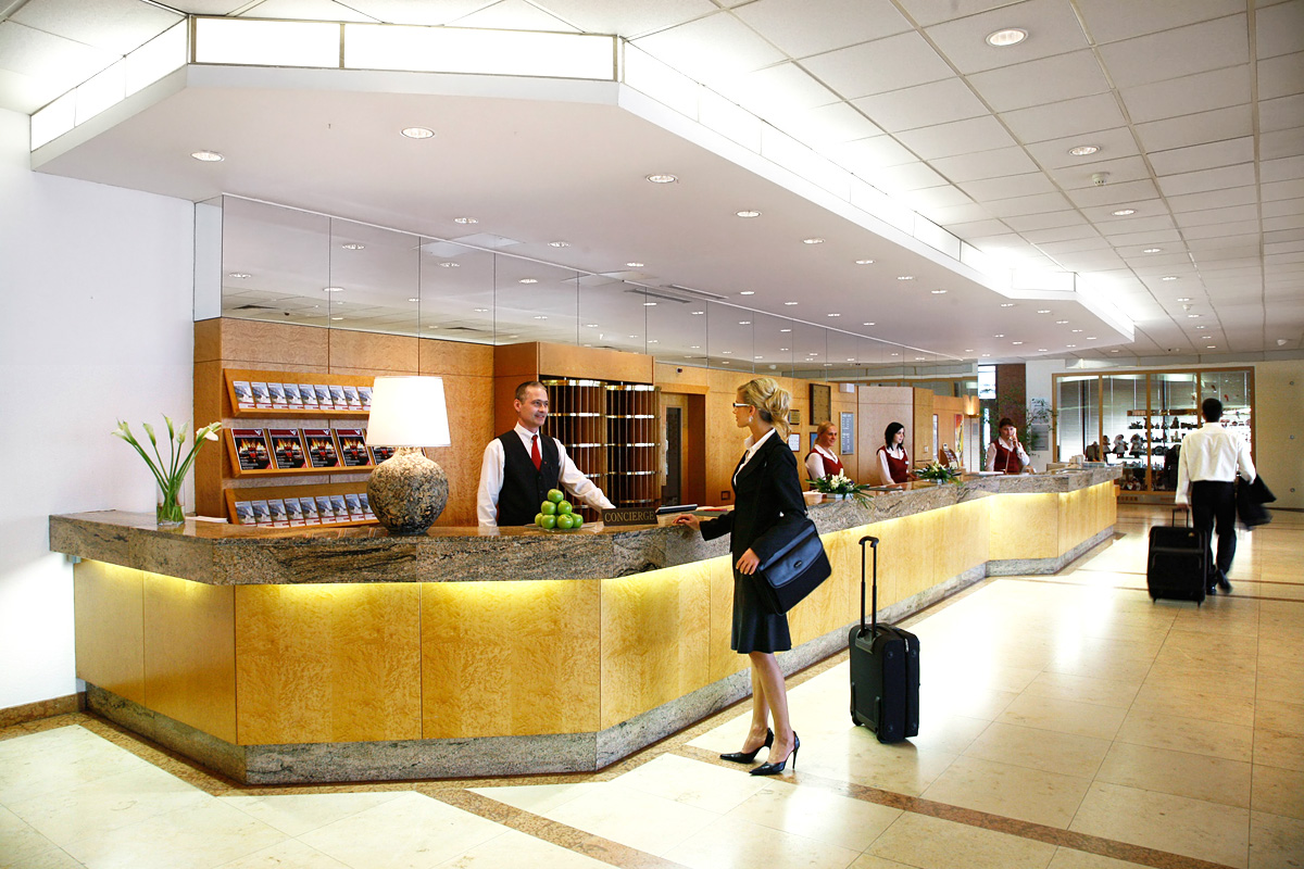 Заряжаем гаджеты в других странах без переходника: 6 реальных способов