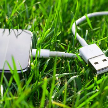 Медленная зарядка смартфона: как решить проблему просто и сэкономить заряд батареи в путешествии?