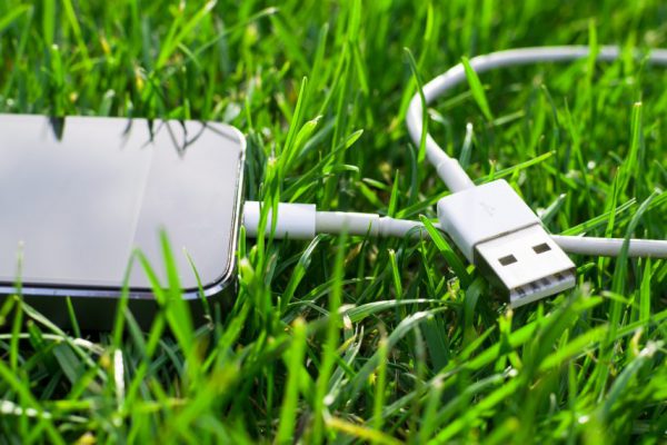 Медленная зарядка смартфона: как решить проблему просто и сэкономить заряд батареи в путешествии?