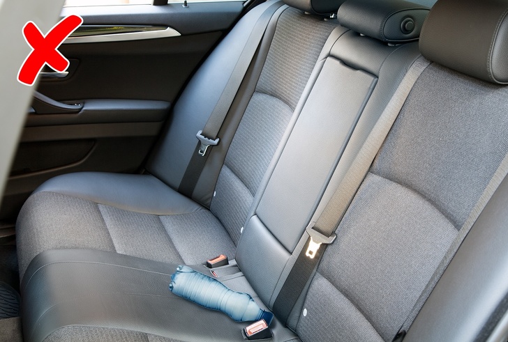 Обычные вещи, которые небезопасно оставлять в салоне