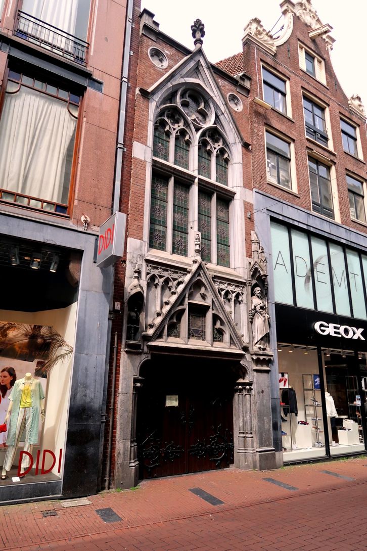 Тратим деньги в путешествиях по миру правильно – подключаем выгодный тариф