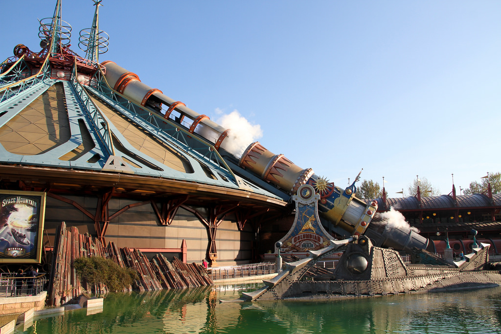 космическая гора Диснейленд в Париже.