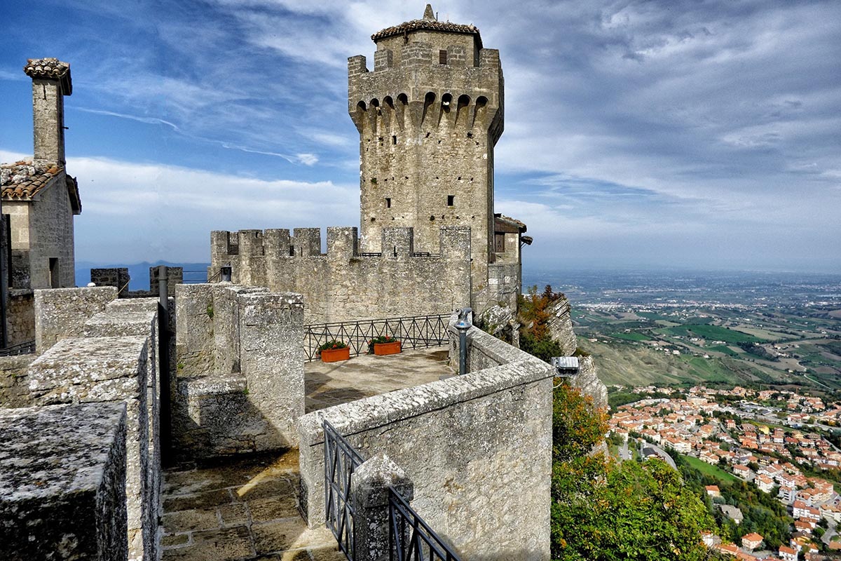 крепость Ла-Рокка около Гуайта