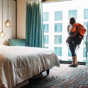 Чего не нужно делать перед выходом из номера?