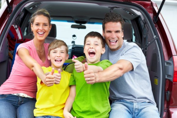 Путешествие со взрослым ребенком в машине