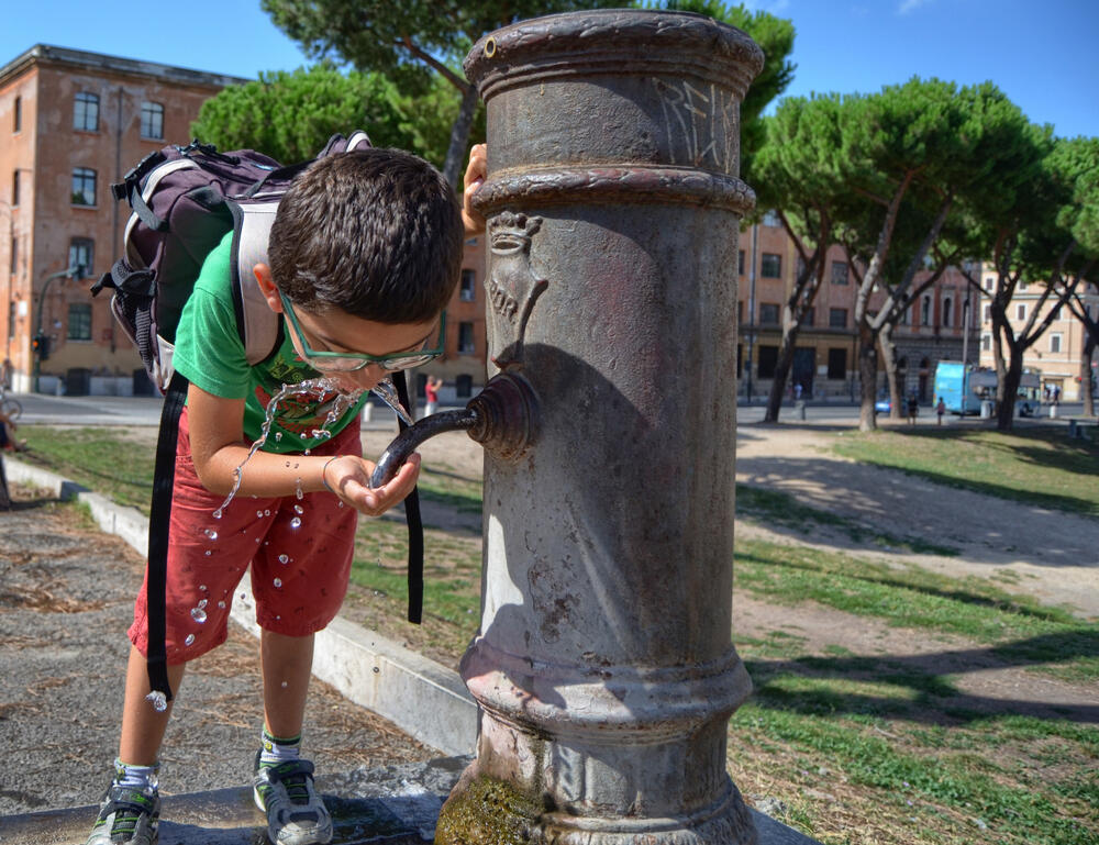 в Риме нельзя пить с фонтанов