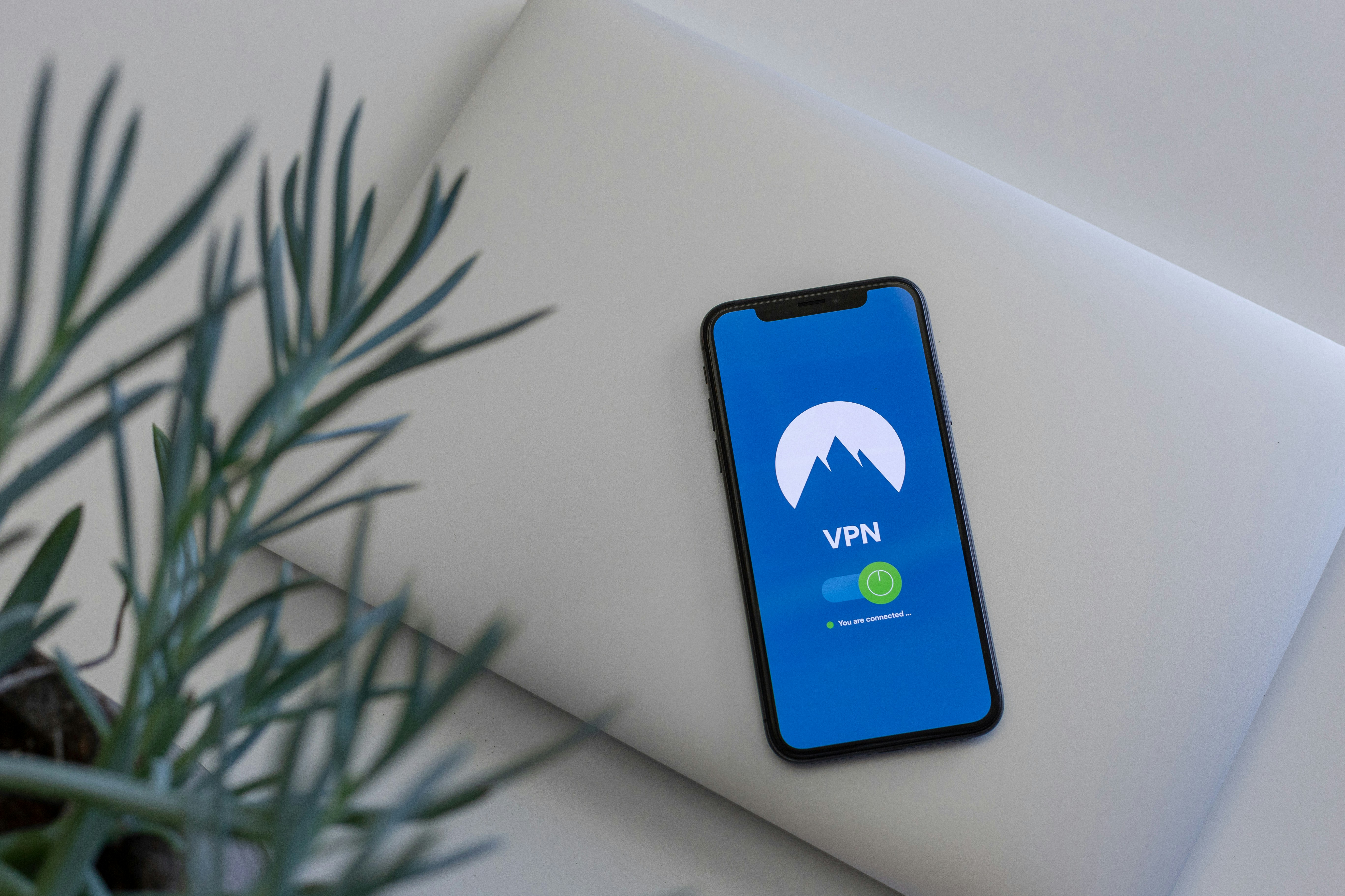 Как пользоваться VPN за границей и когда он действительно нужен